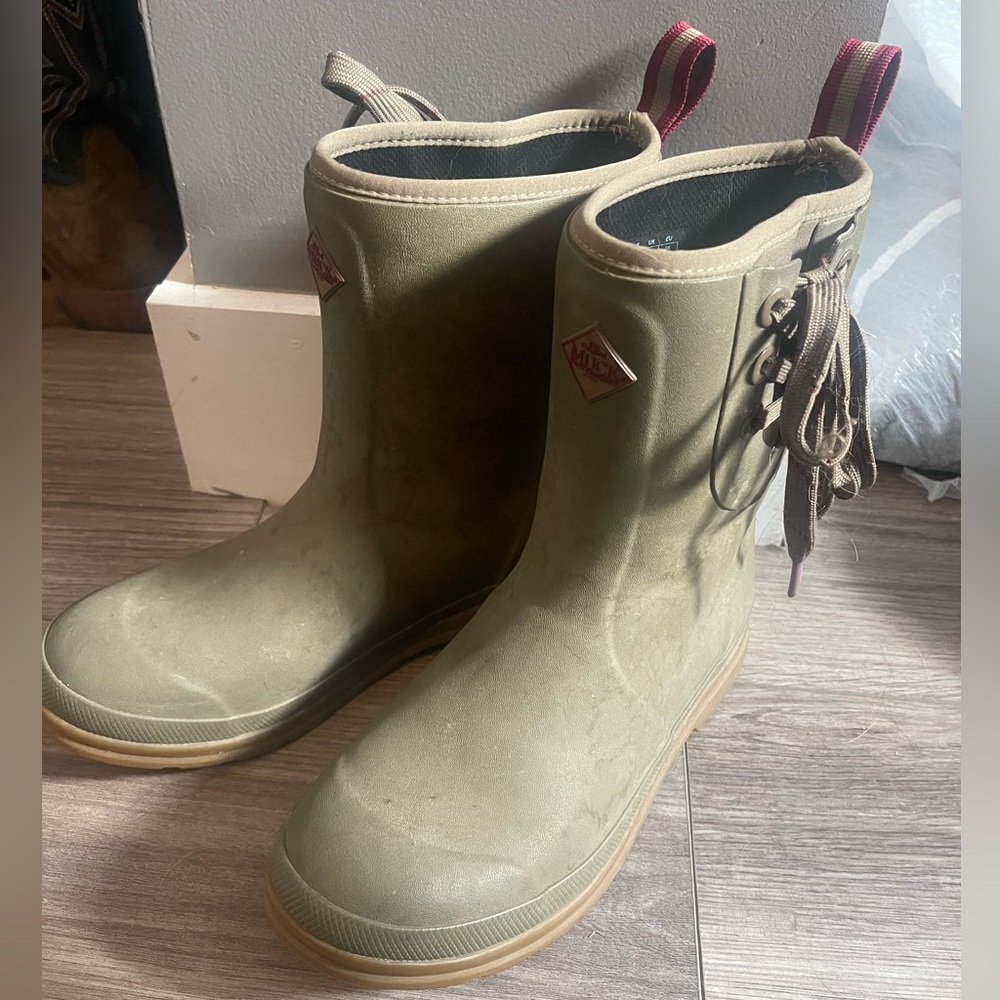 Ankle muck boots